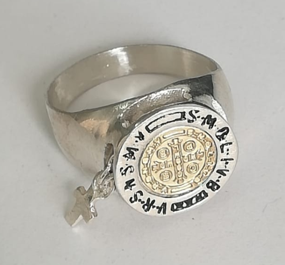 Producto - Anillo San Benito de Plata 925 y oro duble con Cruz colgante