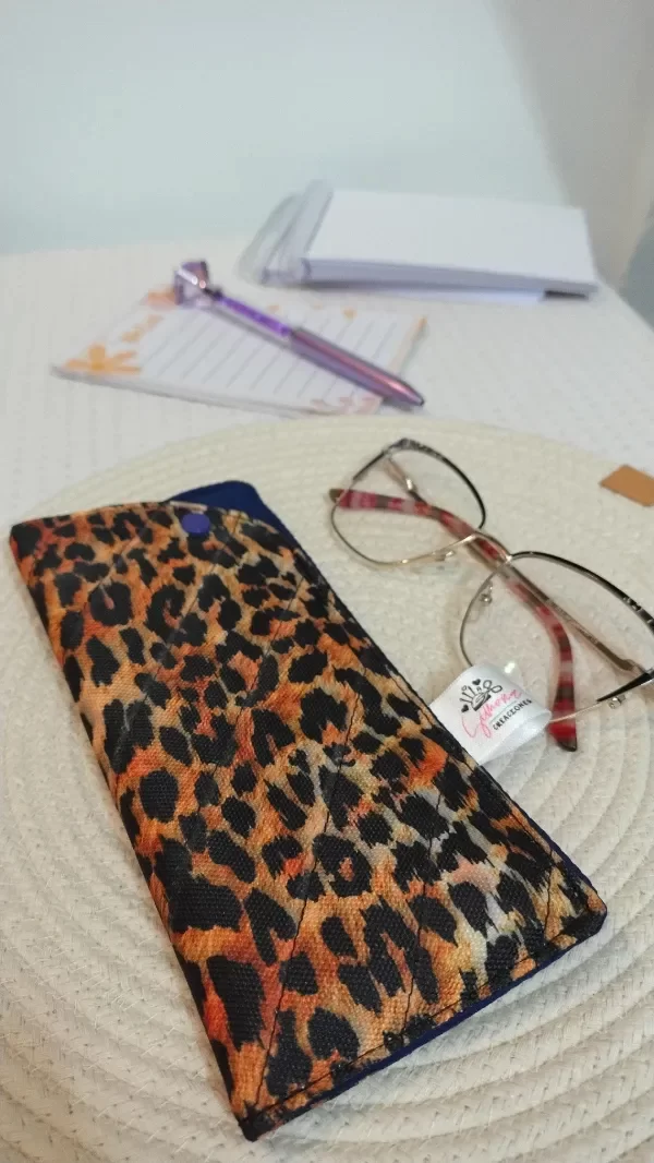 Producto - ESTUCHE PORTA ANTEOJOS ANIMAL PRINT MARRON CON AZUL - 0