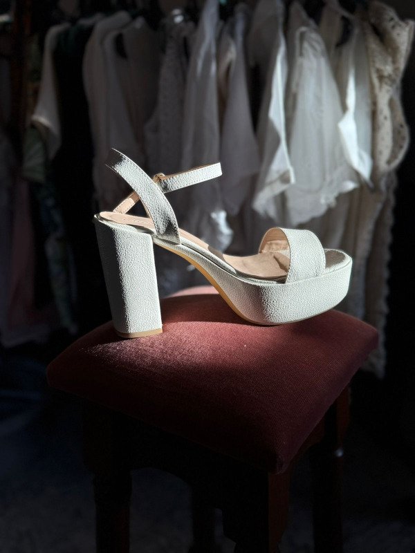 Producto - SANDALIAS BLANCAS 40