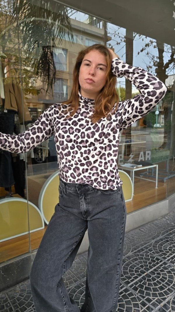 Producto - 2083 POLERA BUFALO PRINT