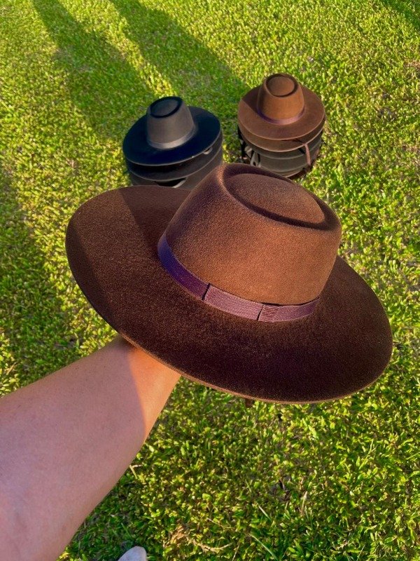 Producto - SOMBRERO DE PAÑO HEREDERO ALA 10 CHOCOLATE