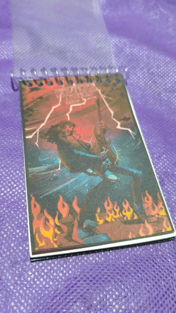 Producto - Anotador chico Strange things -Eddie Munson