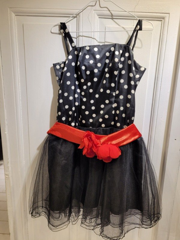Producto - Vestido negro con lunares y falda de tul con faja Talle S/M - PRECIO: 44X