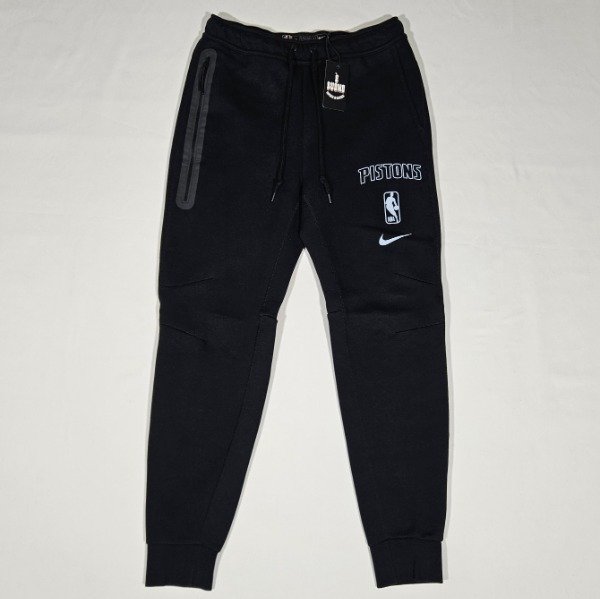Producto - Nike Tech x Detroit Pistons