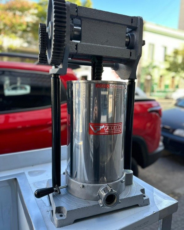 Producto - Embutidora Freire Acero Inoxidable 15 kilos