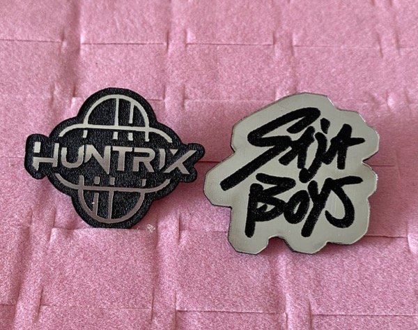 Producto - prendedor huntrix o saja