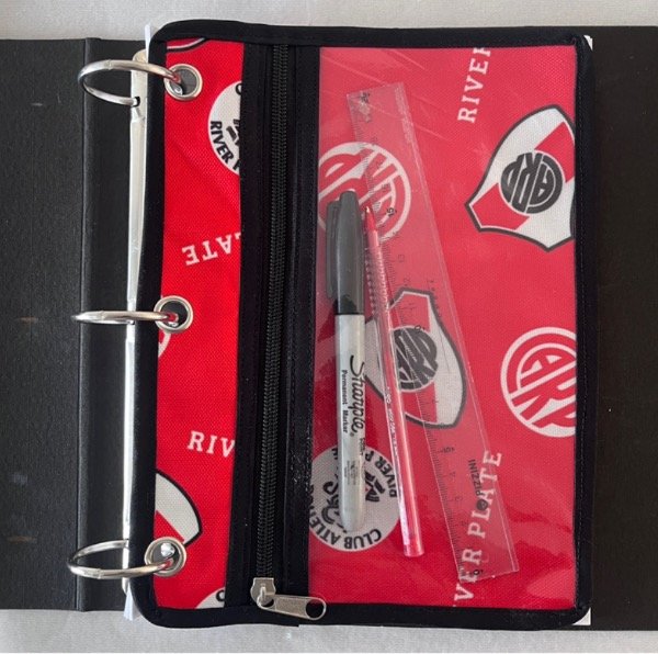 Producto - Cartuchera geometría River