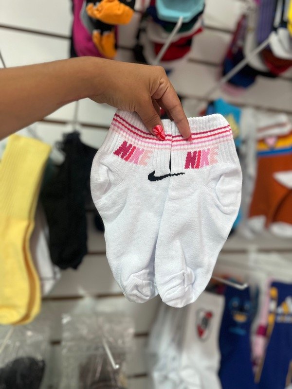 Producto - Nike líneas rosas  1/4