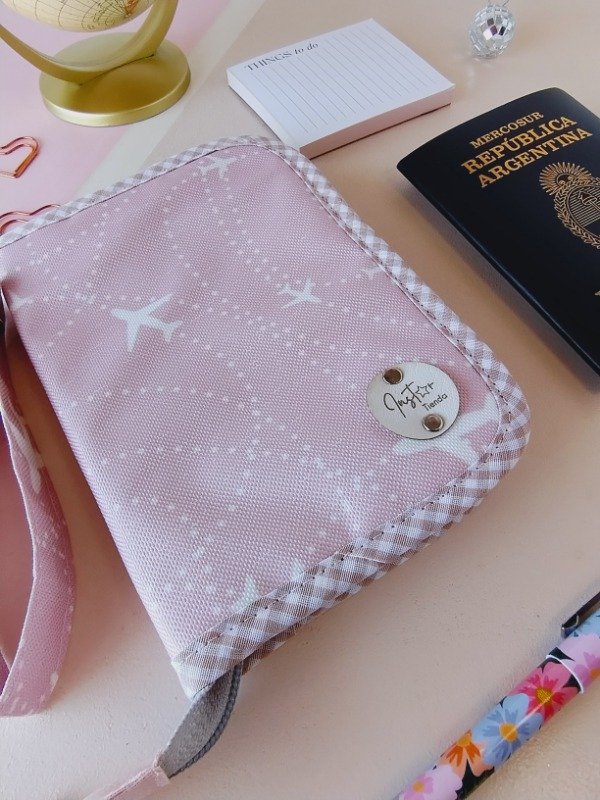 Producto - Porta Pasaporte Pink Trip