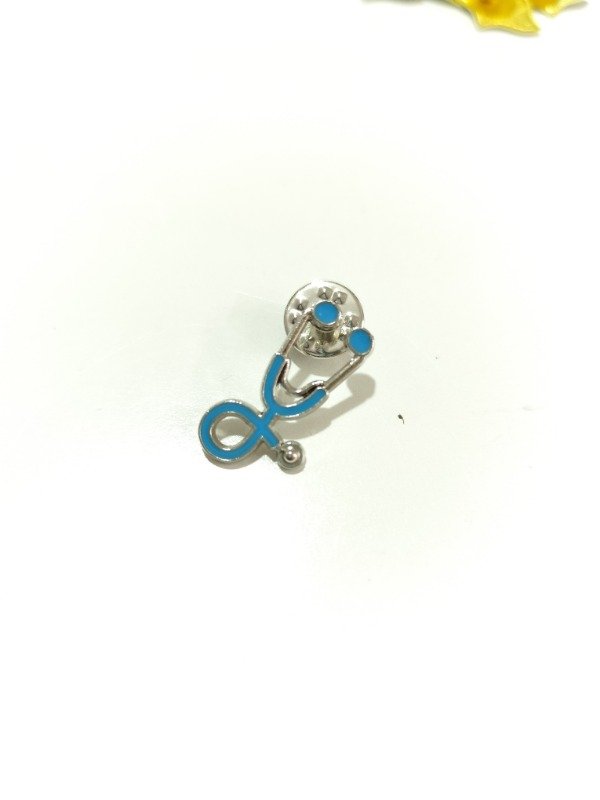 Producto - Pin Estetoscopio Celeste
