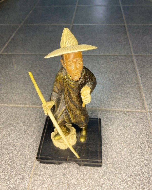 Producto - Figura Oriental En Bronce Y Material Noble