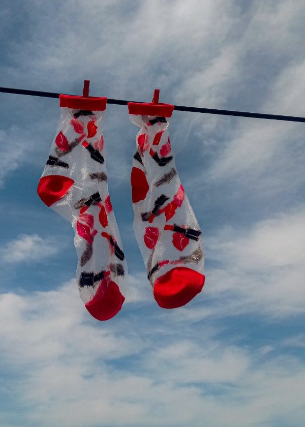 Producto - Medias TRANSPARENTES bordadas Labiales y Boquitas