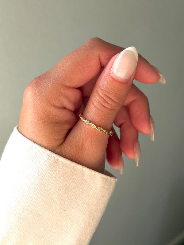 Producto - Anillo dorado wave cubic