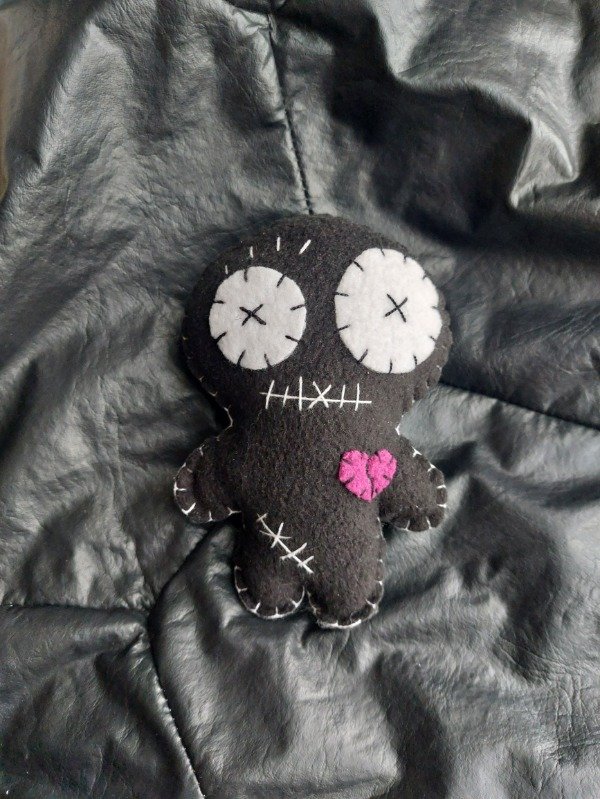 Producto - Voodoo negro y blanco con corazón