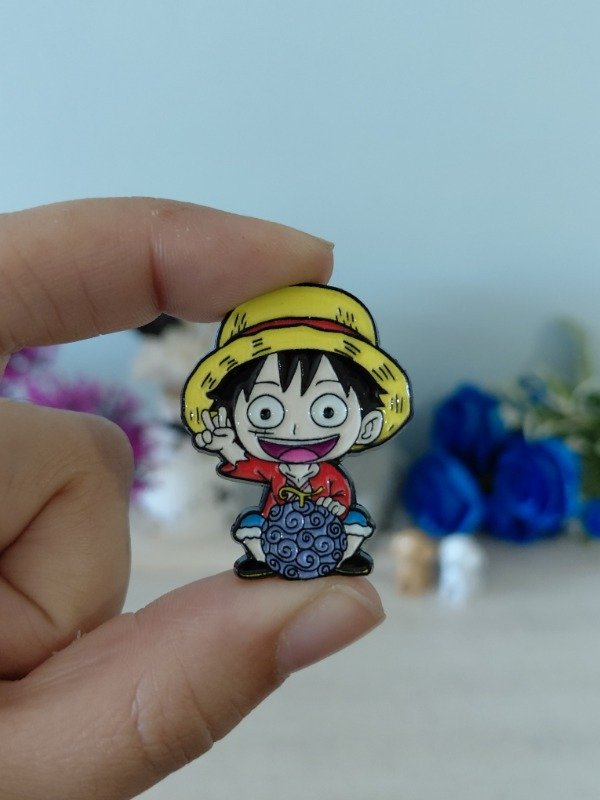 Producto - Pin metalizado - One Piece #0882