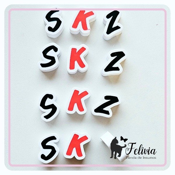 Producto - Pack cuentas pasantes letras SKZ x 12 u.