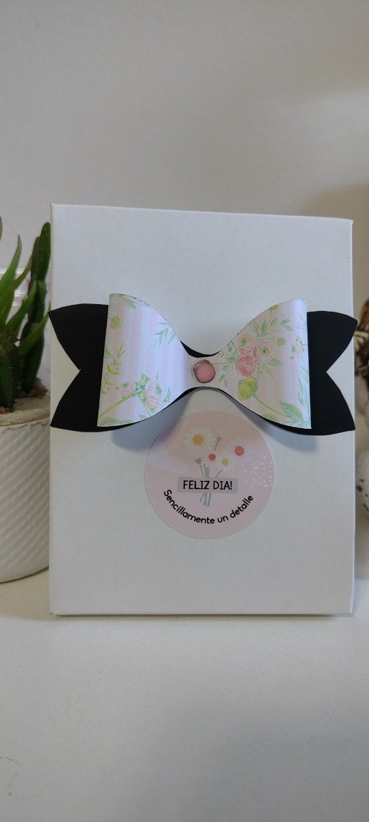 Producto - Estuche mediano con Moño negro y rosa