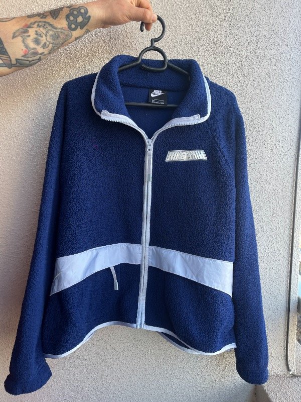 Producto - Campera Nike ENVÍO GRATIS A SUCURSAL