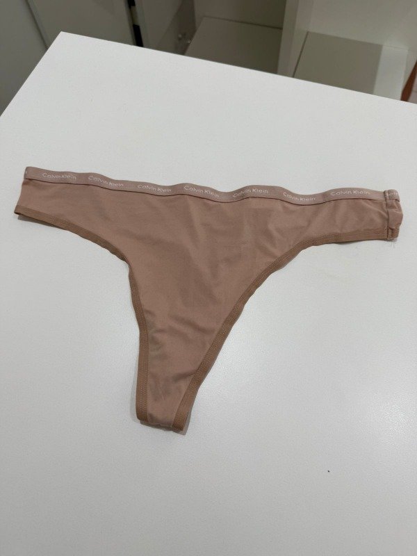 Producto - CALVIN KLEIN- Tanga con elastico beige.