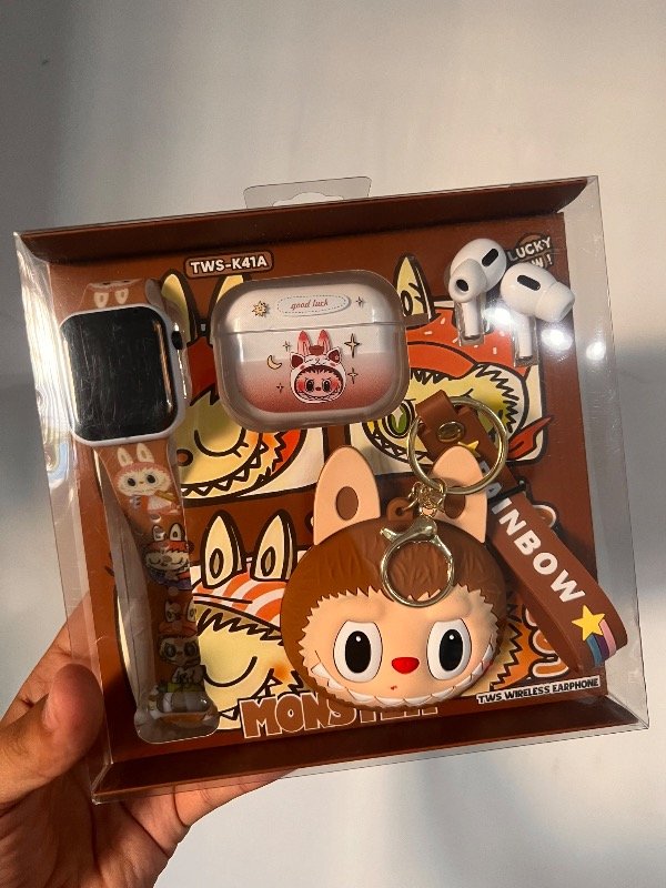 Producto - Set labubu: reloj+ auris + llavero monedero.