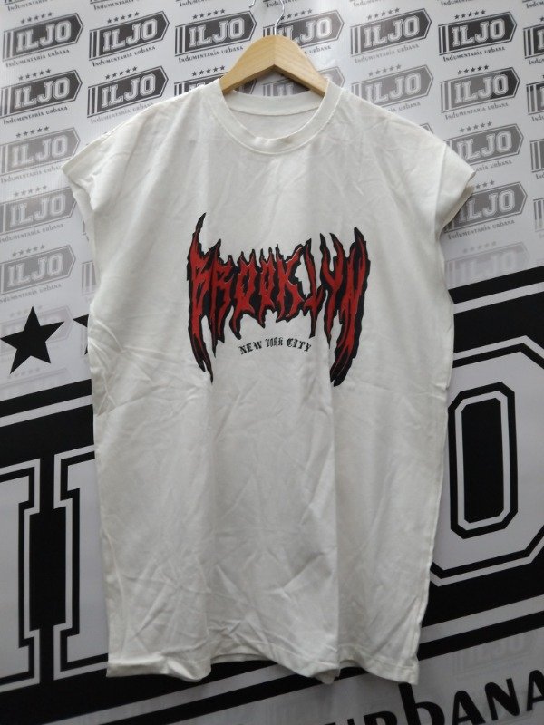 Producto - MUSCULOSA OVER BROOKLIN BCO