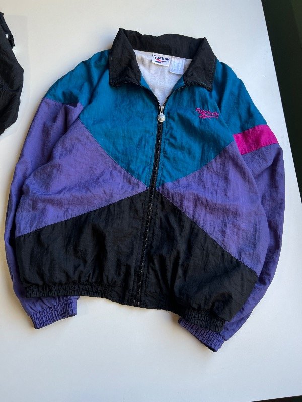 Producto - Campera RBK big flag color 90s