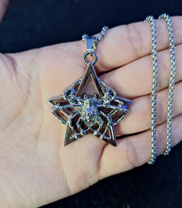 Producto - Dije estrella con araña + cadena
