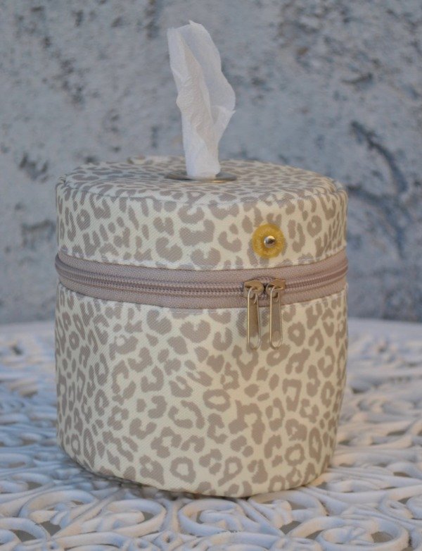 Producto - Portarollo Animal Print Beige con papel de regalo!
